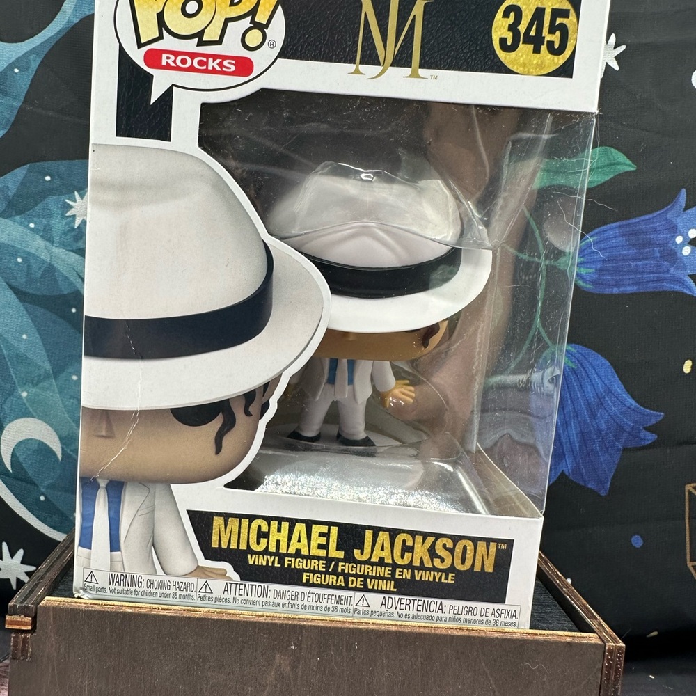 Funko Pop! Rock: Michael Jackson Smooth Criminal Vinyl Figure #345 - Picture 2 of 5
